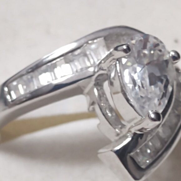Women''s Sterling Silver Cubic Zirconia main stone Ring Size 5 - Picture 1 of 7